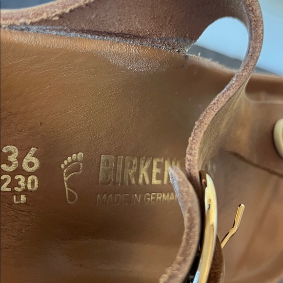 BIRKENSTOCK BIG BUCKLE Gizeh Sandals! - Picture 9 of 10
